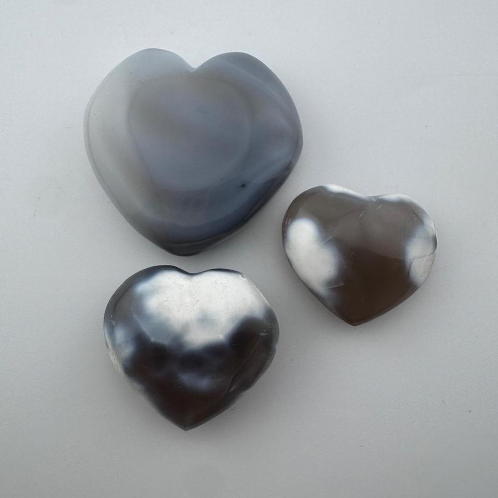 3x Agate Heart Carvinga (2x orca agate & 1 grey agate)